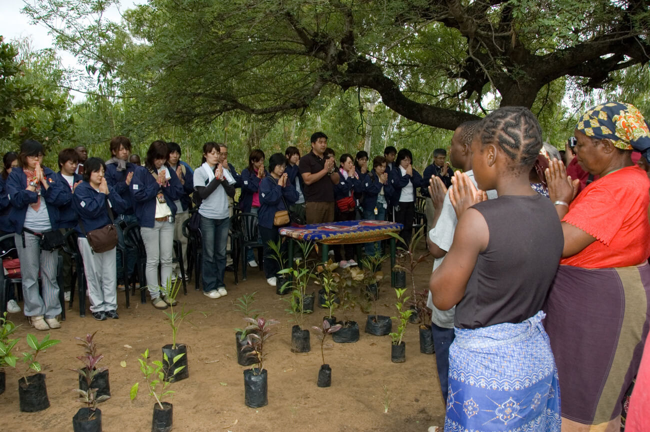 2008年、配付ボランティア隊として活動したモザンビーク（佼成出版社提供）
